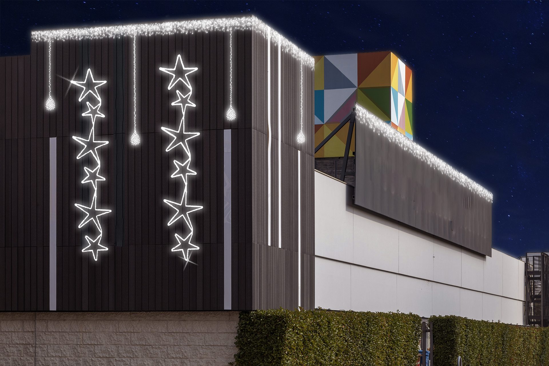 Immagine di allestimento luminoso di una facciata con caduta di 6 stelle