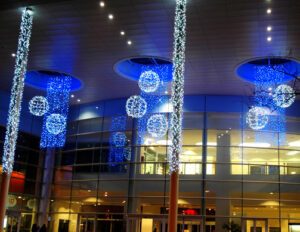 Immagine di un centro commerciale con Fansphere blu